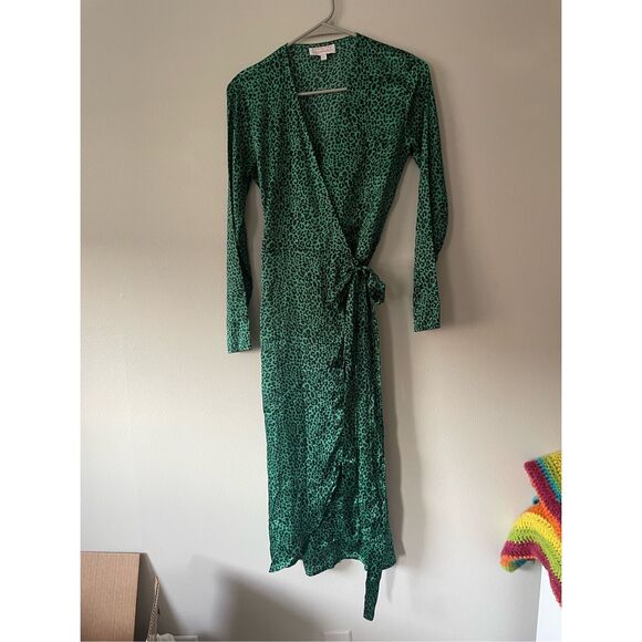 Dancing Leopard Green and Black Cheetah Leopard Print Wrap Knee Length Dress - Picture 1 of 4